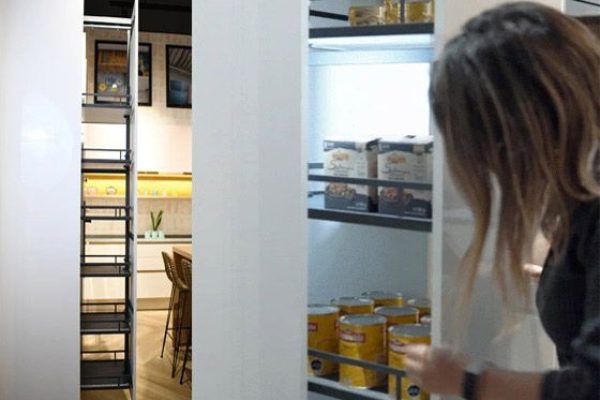 MUEBLES-DE-COCINA-A-MEDIDA-CUANTIKA-MATERIALES DESPENSA EXTRAIBLE