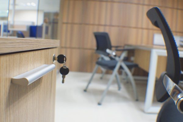 MUEBLES DE COCINA A MEDIDA - MUEBLES DE OFICINA - MUEBLES RETAIL - FABRICA DE MUEBLES CUANTIKA ESPACIOS 10