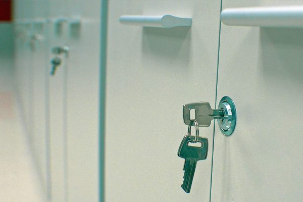 MUEBLES DE COCINA A MEDIDA - MUEBLES DE OFICINA - MUEBLES RETAIL - FABRICA DE MUEBLES CUANTIKA ESPACIOS 9