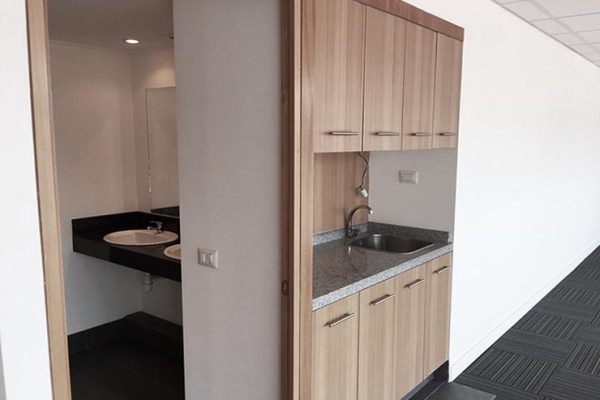 MUEBLES DE COCINA - MUEBLES DE OFICINA - MUEBLES RETAIL - CUANTIKA WA6